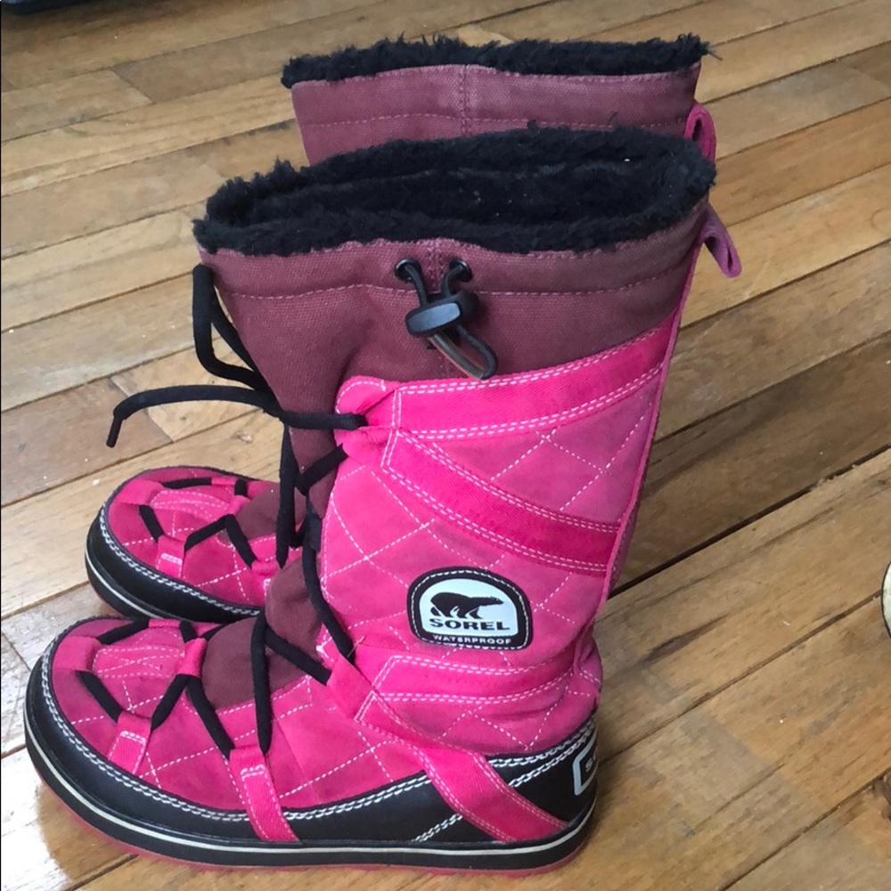 Sorel snow boots pink size 7 $ drop tonight only
